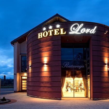 Hotel Lord Кросно Екстериор снимка