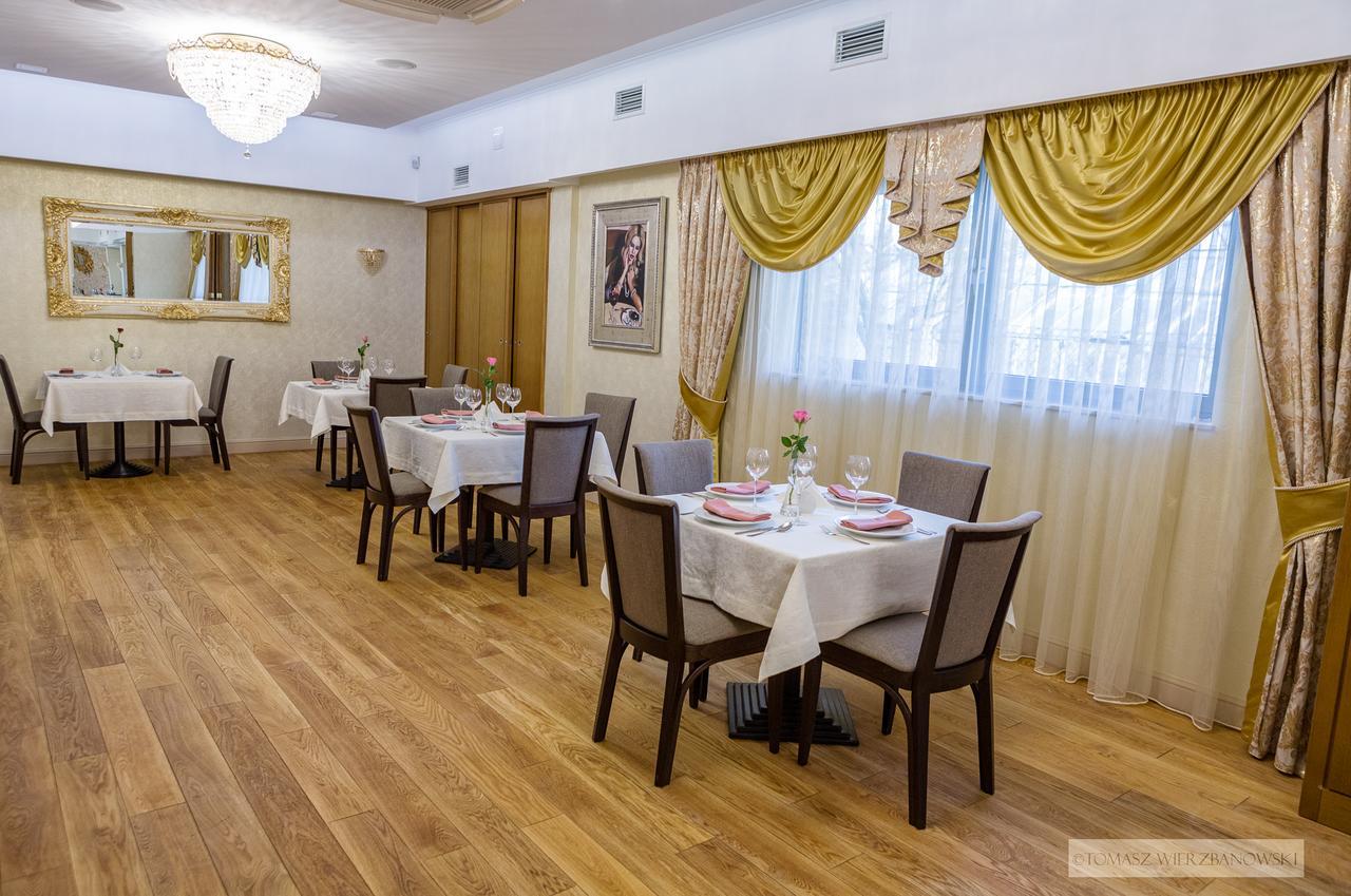 Hotel Lord Кросно Екстериор снимка