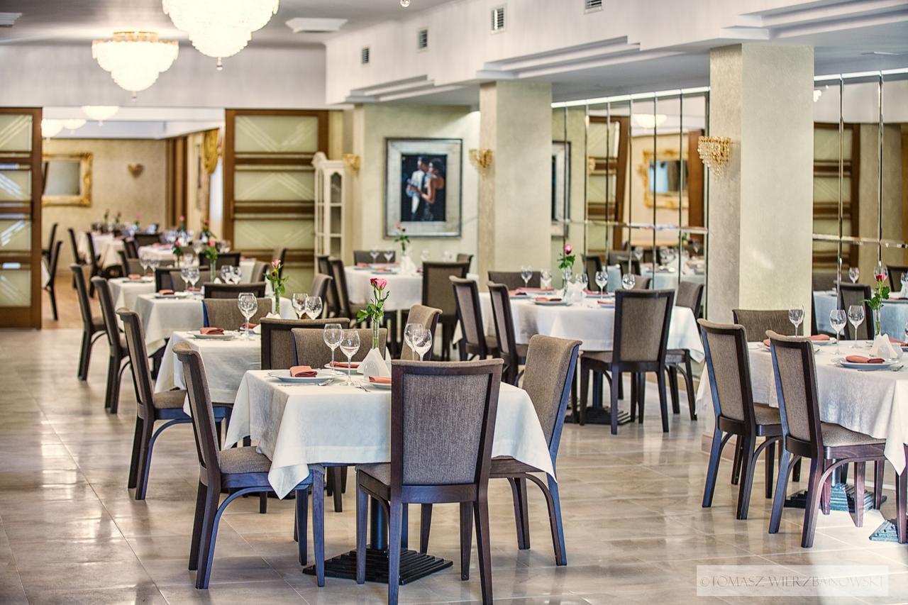 Hotel Lord Кросно Екстериор снимка