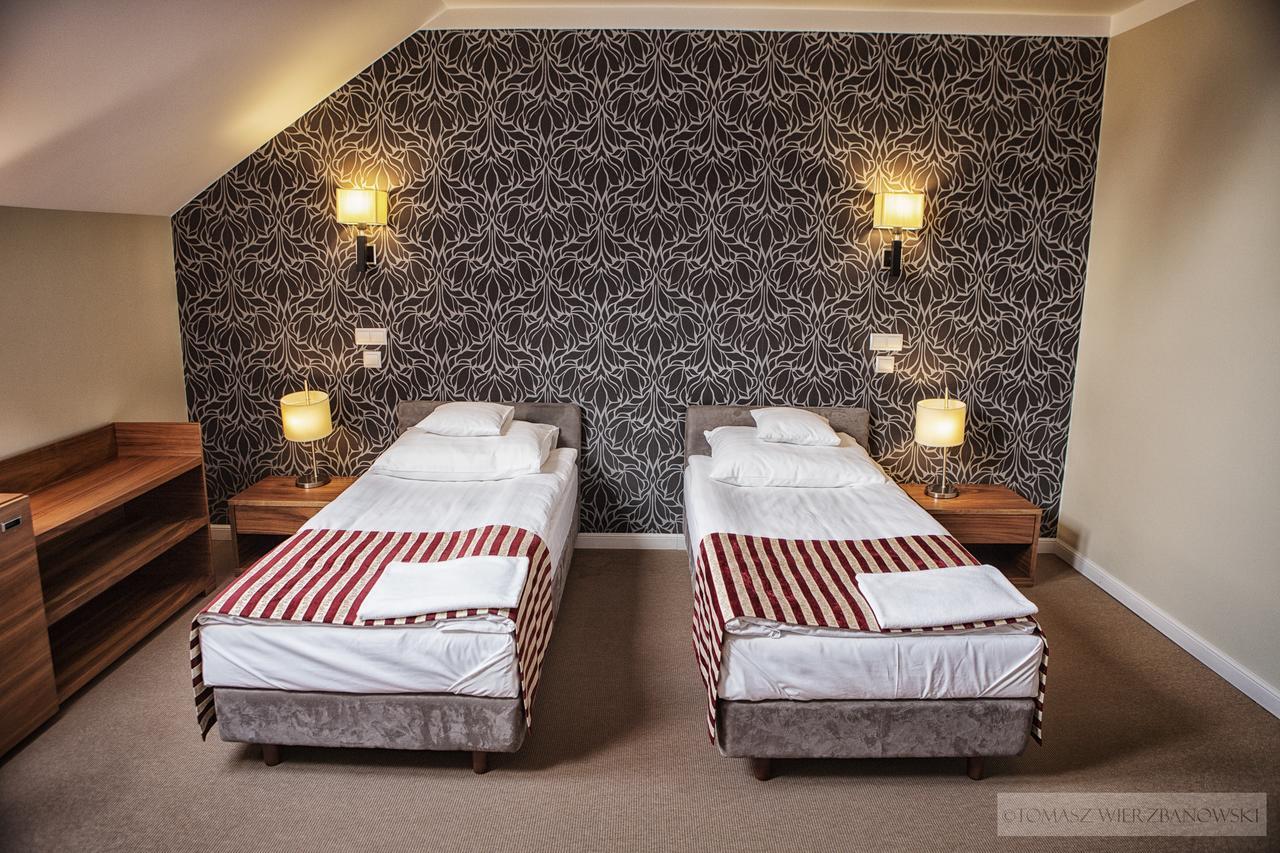 Hotel Lord Кросно Екстериор снимка