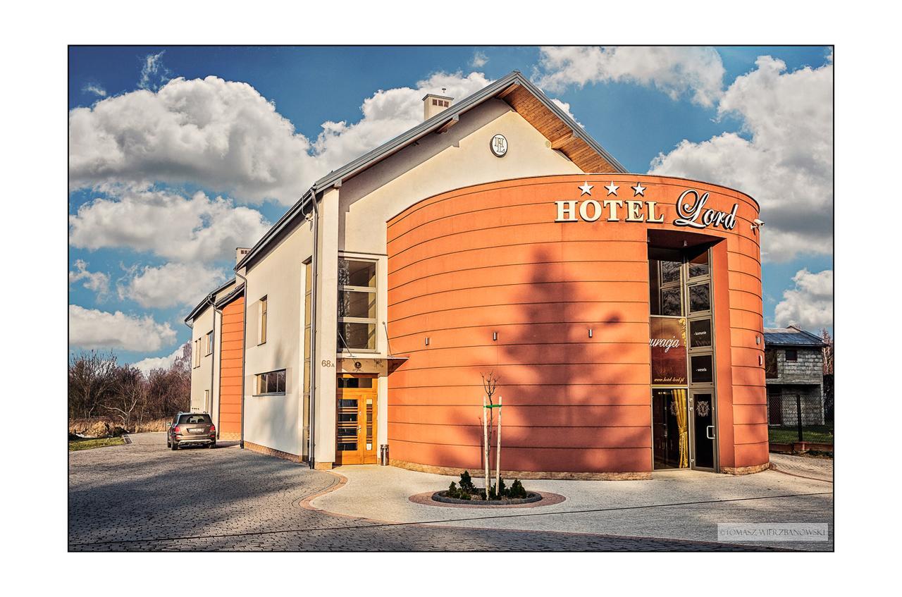 Hotel Lord Кросно Екстериор снимка